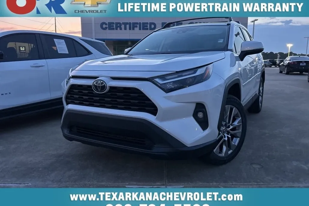 2023 Toyota RAV4 XLE Premium photo 1