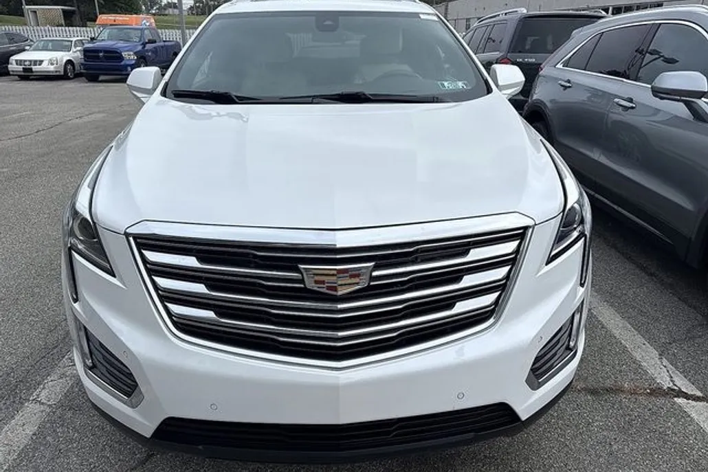 2019 Cadillac XT5 Luxury photo 1
