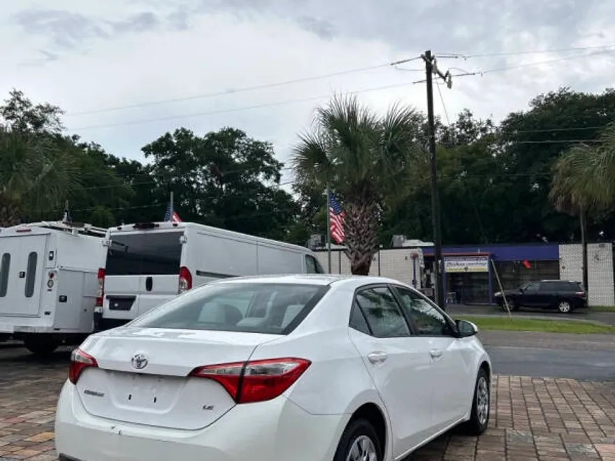 2014 Toyota Corolla LE photo 1