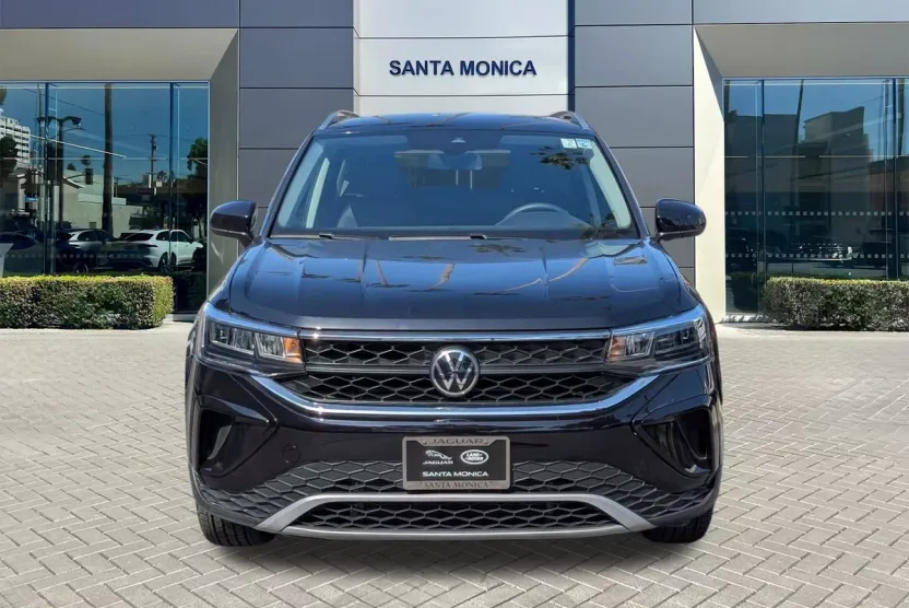 2022 Volkswagen Taos SE photo 1