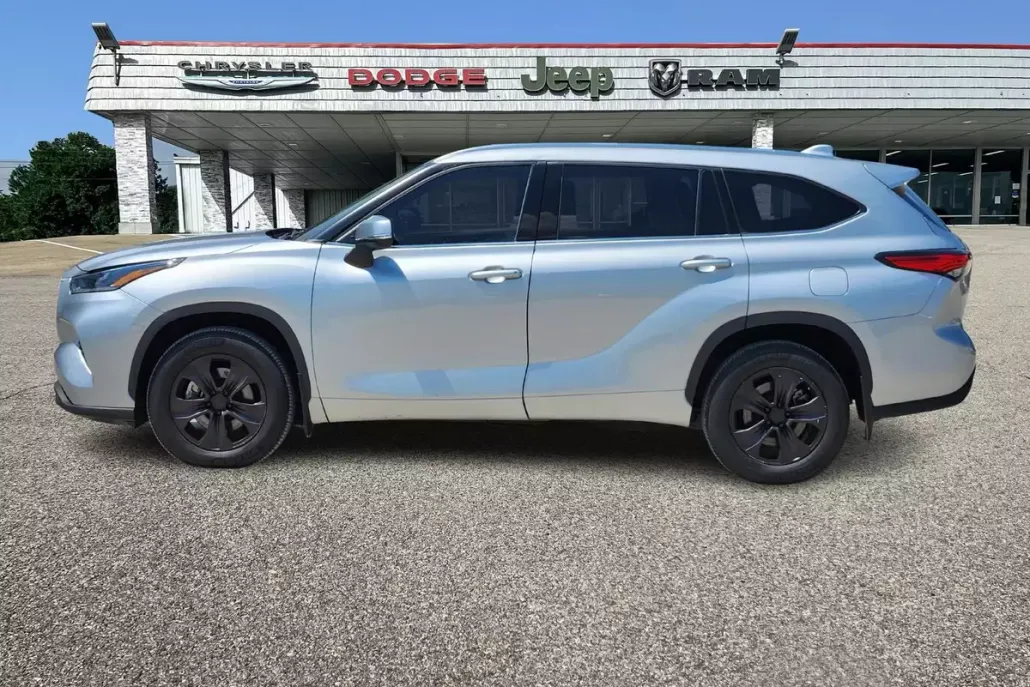 2021 Toyota Highlander XLE photo 1