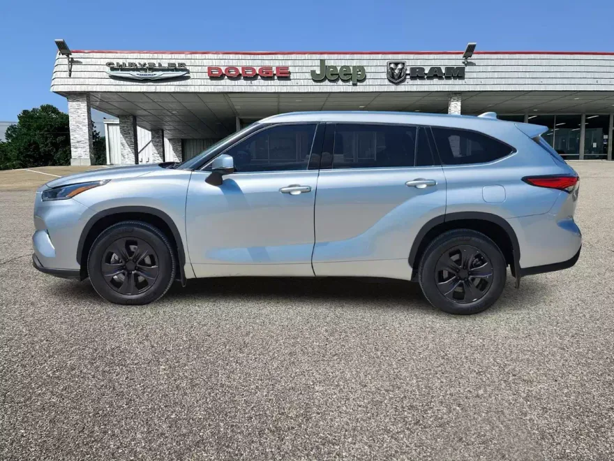 2021 Toyota Highlander XLE photo 1