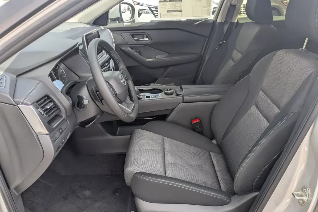 2025 Nissan Rogue SV photo 1