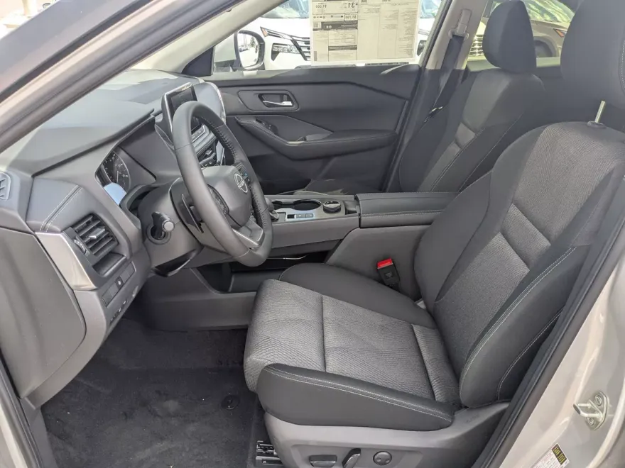 2025 Nissan Rogue SV photo 1