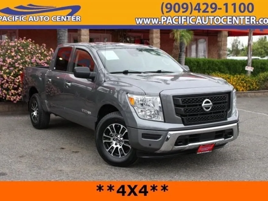 2021 Nissan Titan SV photo 1