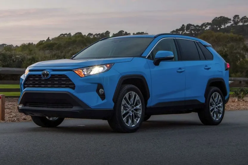 2021 Toyota RAV4 XLE photo 1