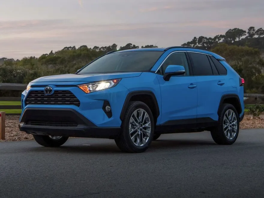 2021 Toyota RAV4 XLE photo 1