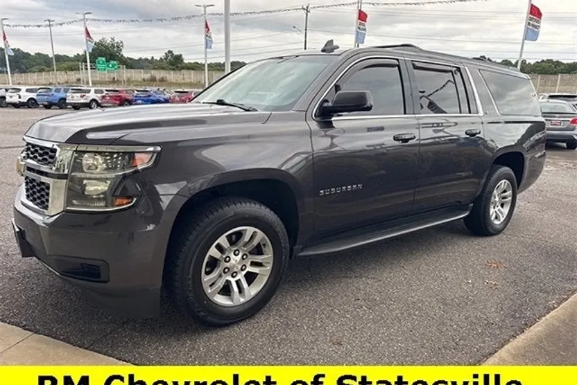 2016 Chevrolet Suburban LT photo 1