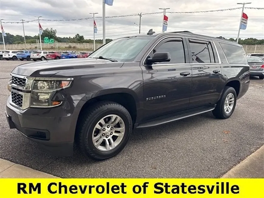 2016 Chevrolet Suburban LT photo 1