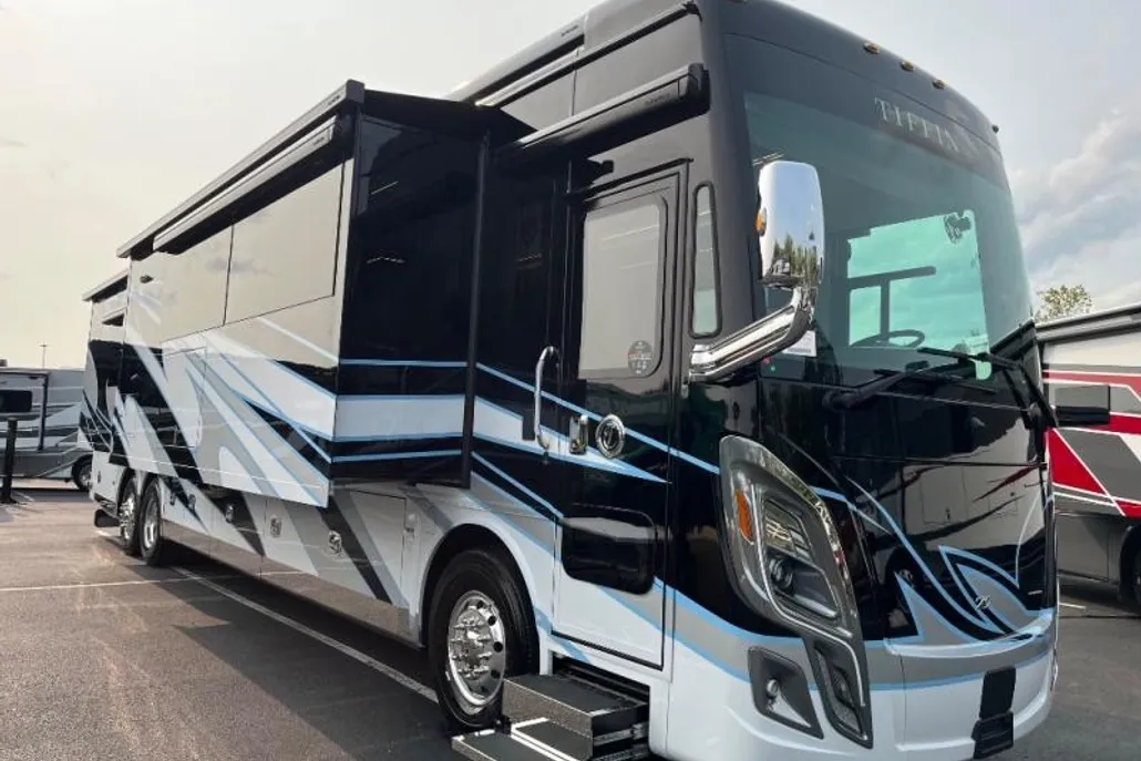 2026 Freightliner XC-P Powerliner Raise Rail Rear Engine Motor Home Chassis photo 1