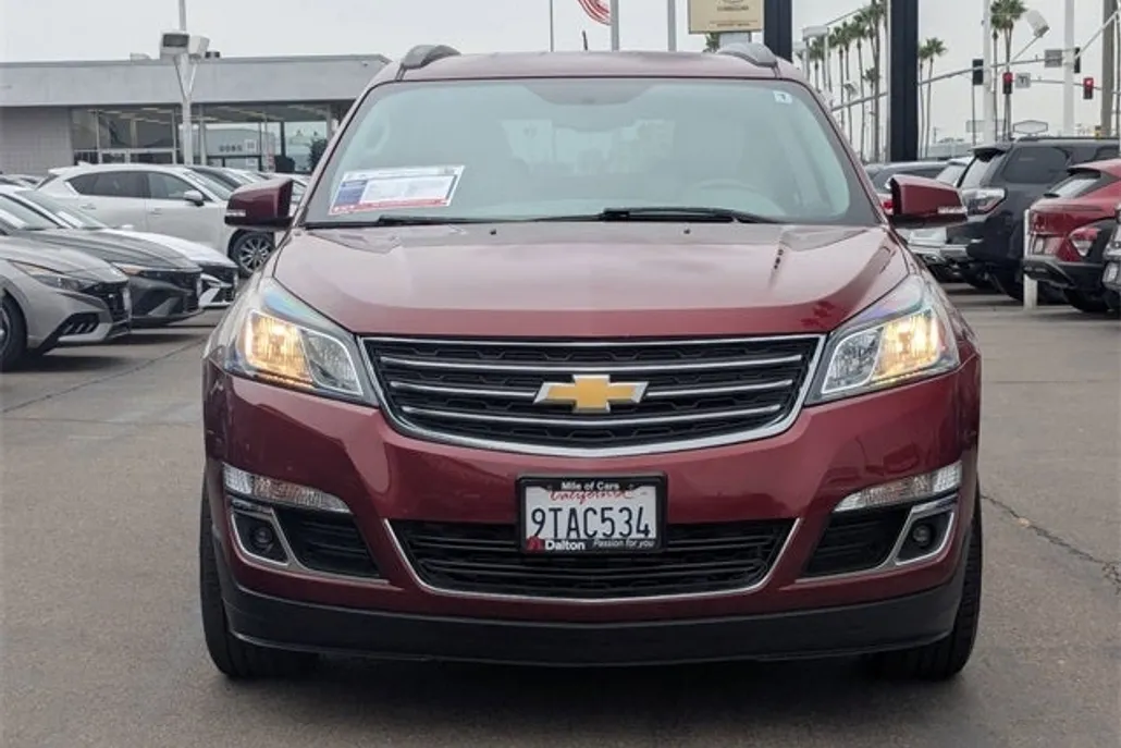 2017 Chevrolet Traverse 2LT photo 1