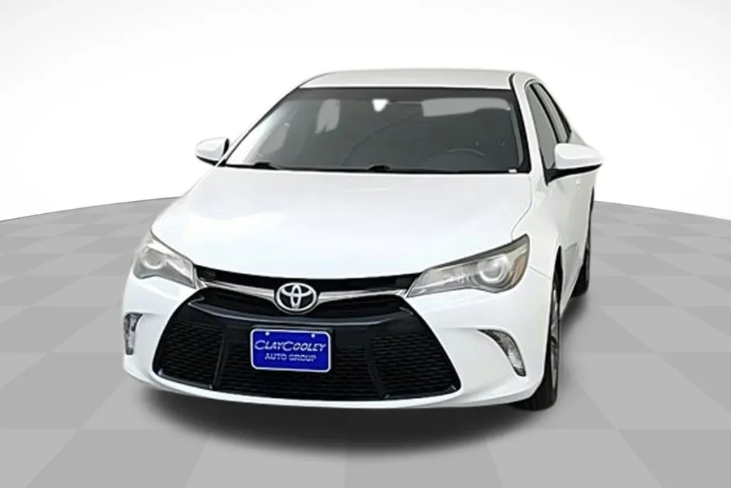 2017 Toyota Camry XLE photo 1