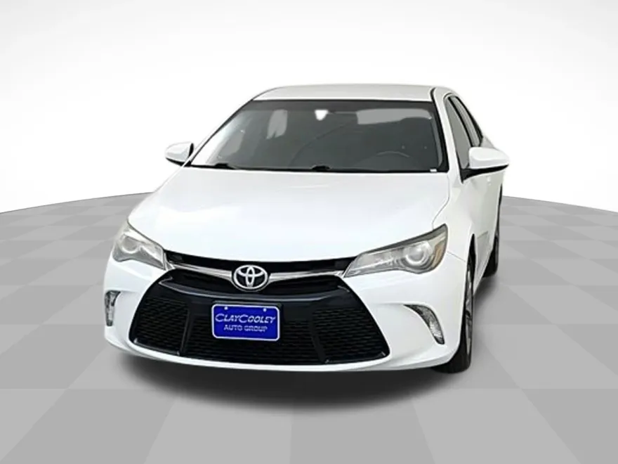 2017 Toyota Camry XLE photo 1