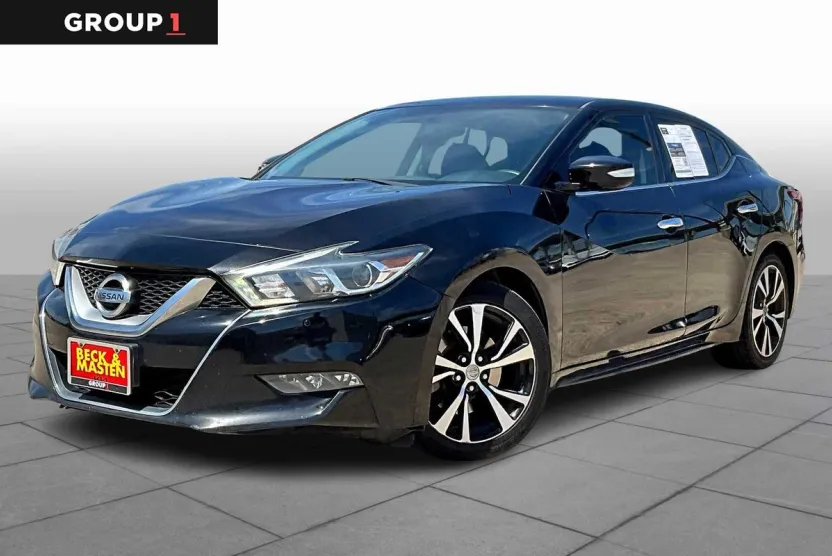 2017 Nissan Maxima SV photo 1