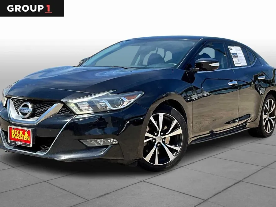 2017 Nissan Maxima SV photo 1