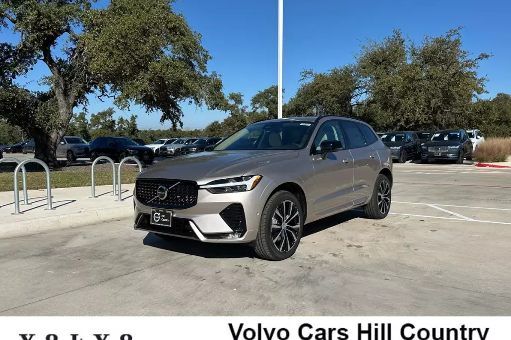 2025 Volvo XC60 B5 Plus photo 1