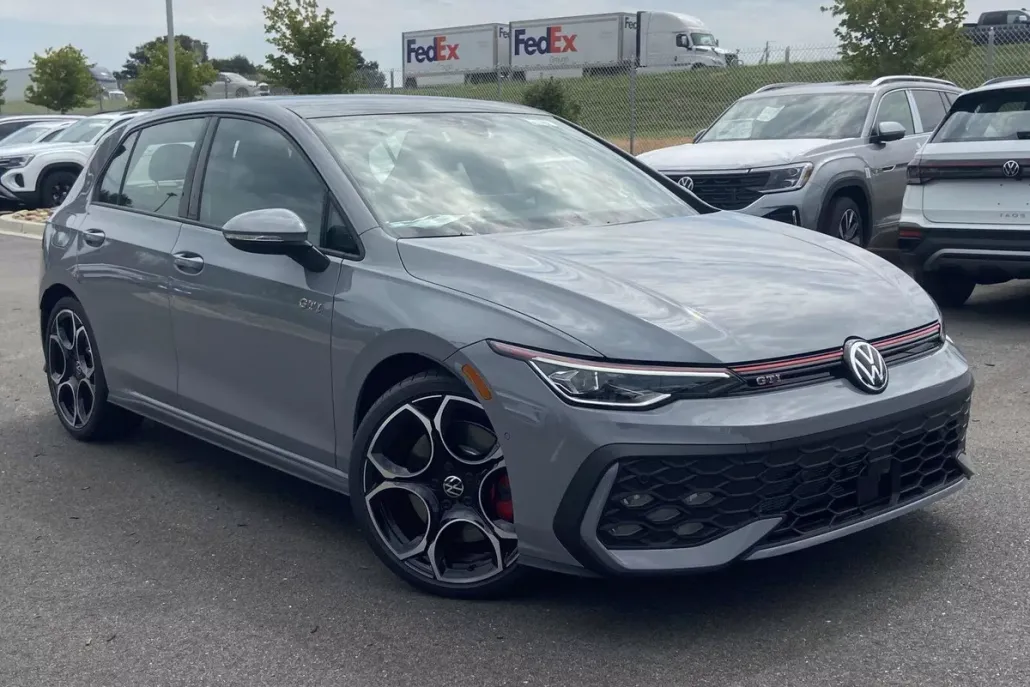 2025 Volkswagen Golf GTI Autobahn photo 1