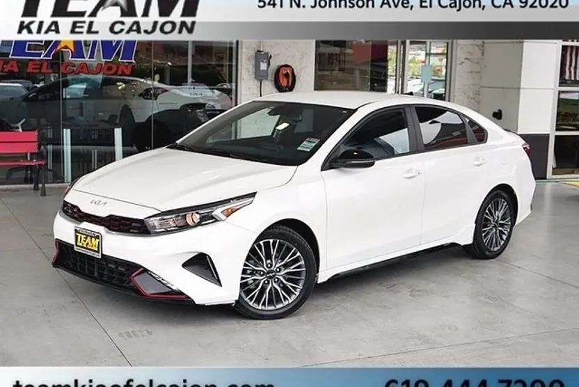 2023 Kia Forte GT-Line photo 1