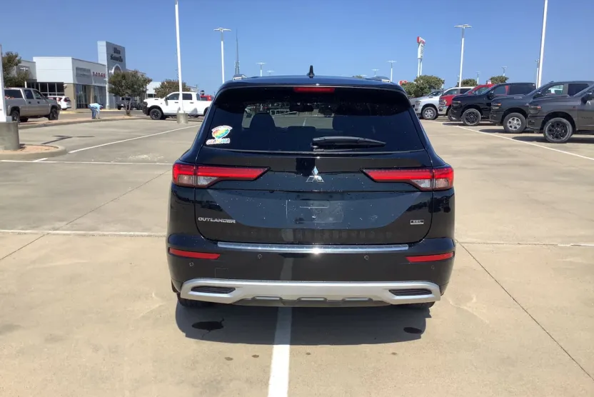 2022 Mitsubishi Outlander SEL photo 1