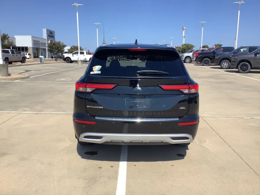 2022 Mitsubishi Outlander SEL photo 1