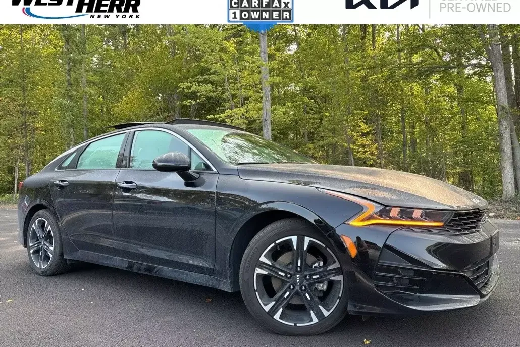 2023 Kia K5 GT-Line photo 1
