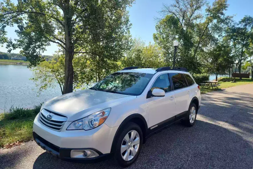 2012 Subaru Outback 2.5i Premium photo 1