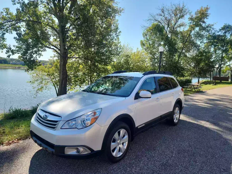 2012 Subaru Outback 2.5i Premium photo 1