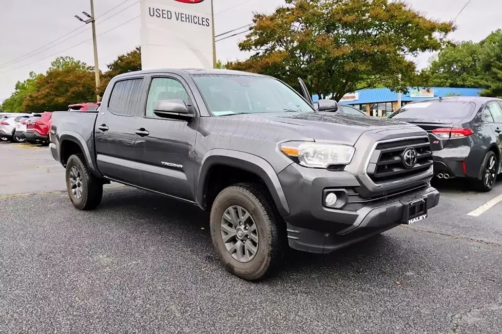 2022 Toyota Tacoma SR5 4x4 photo 1