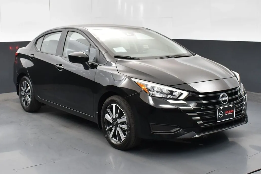 2025 Nissan Versa 1.6 SV photo 1