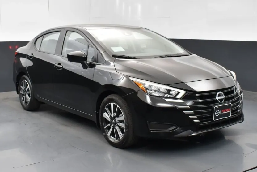 2025 Nissan Versa 1.6 SV photo 1