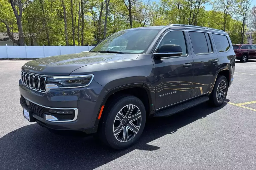 2025 Jeep Wagoneer photo 1