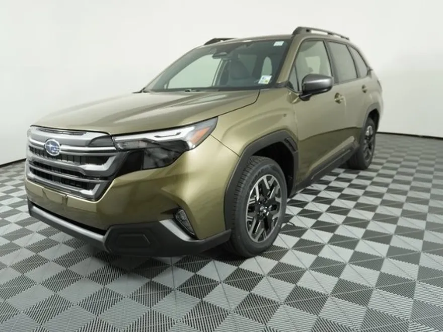 2025 Subaru Forester Premium photo 1