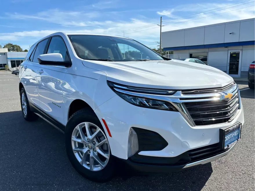 2022 Chevrolet Equinox LT photo 1