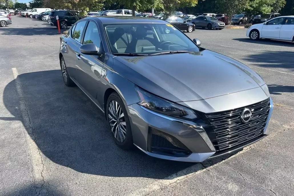 2023 Nissan Altima 2.5 SV photo 1