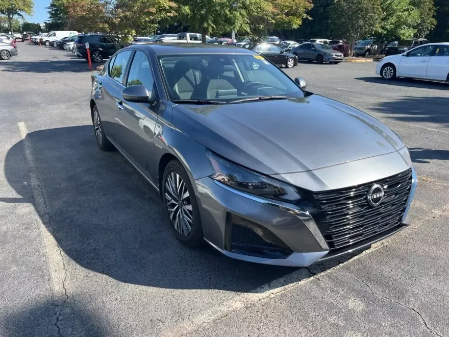 2023 Nissan Altima 2.5 SV photo 1