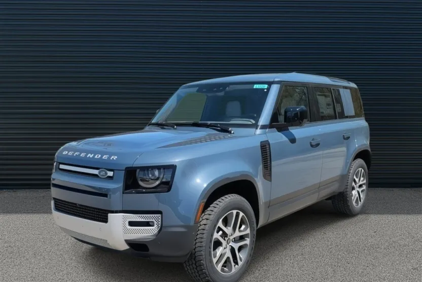 2025 Land Rover Defender 110 S photo 1