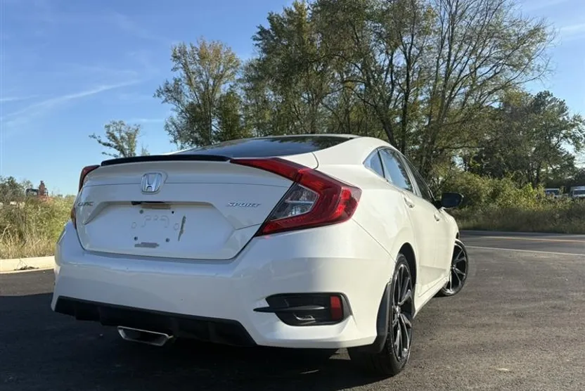 2019 Honda Civic Sport photo 1