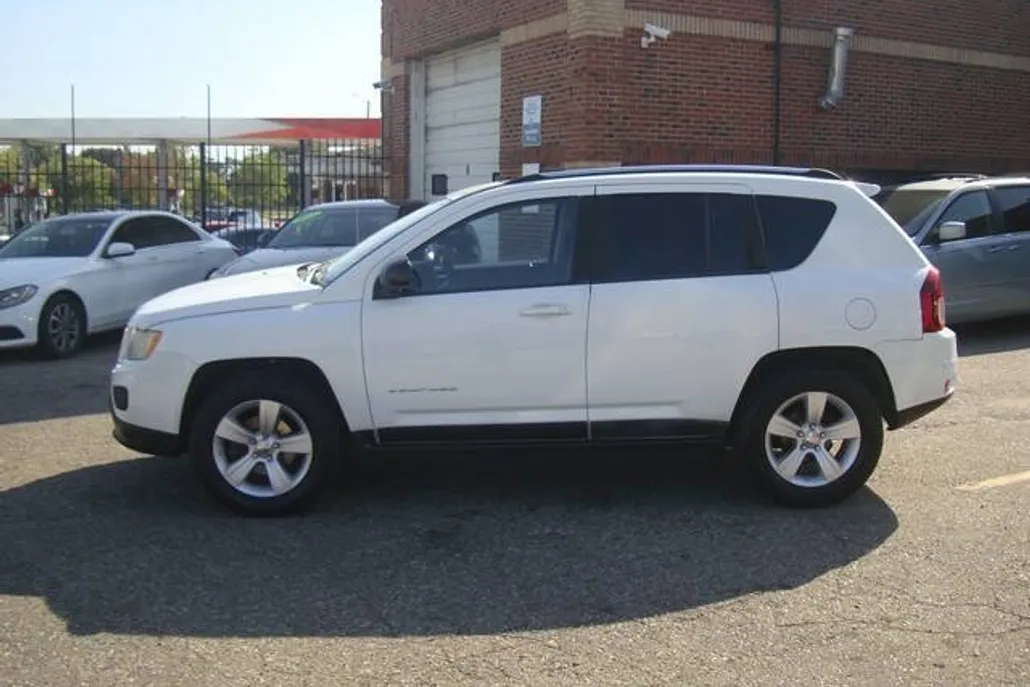 2011 Jeep Compass Sport photo 1