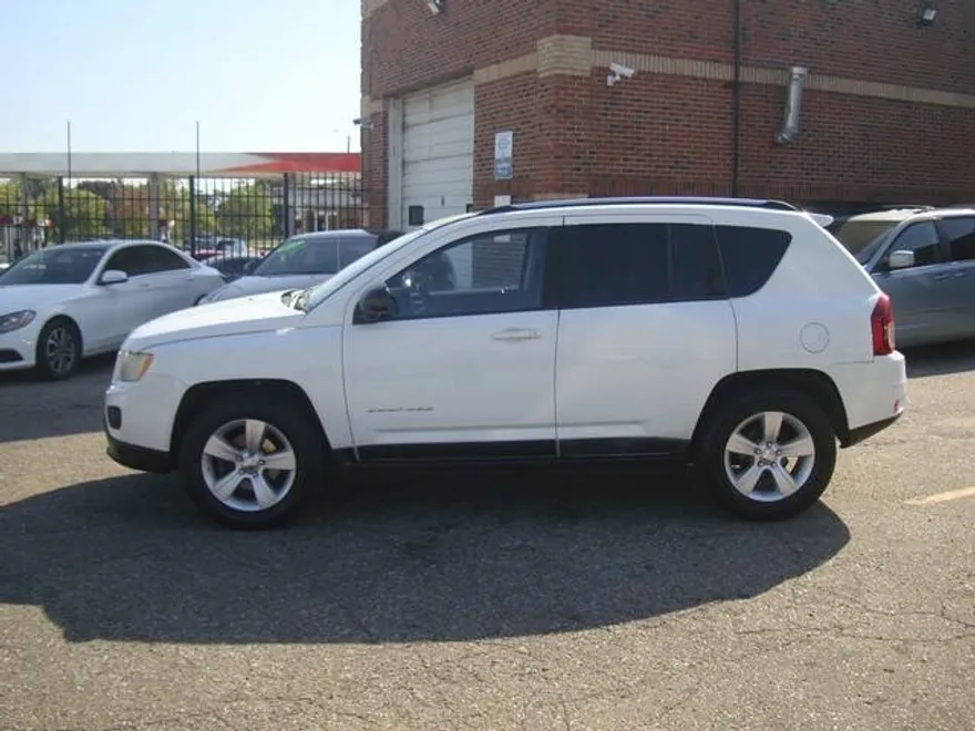 2011 Jeep Compass Sport photo 1