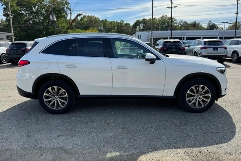 2026 Mercedes Benz GLC 300 4MATIC photo 1