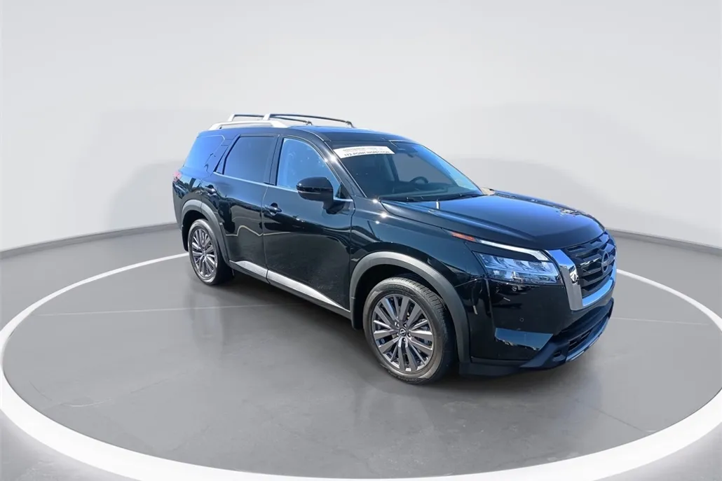 2024 Nissan Pathfinder SL photo 1