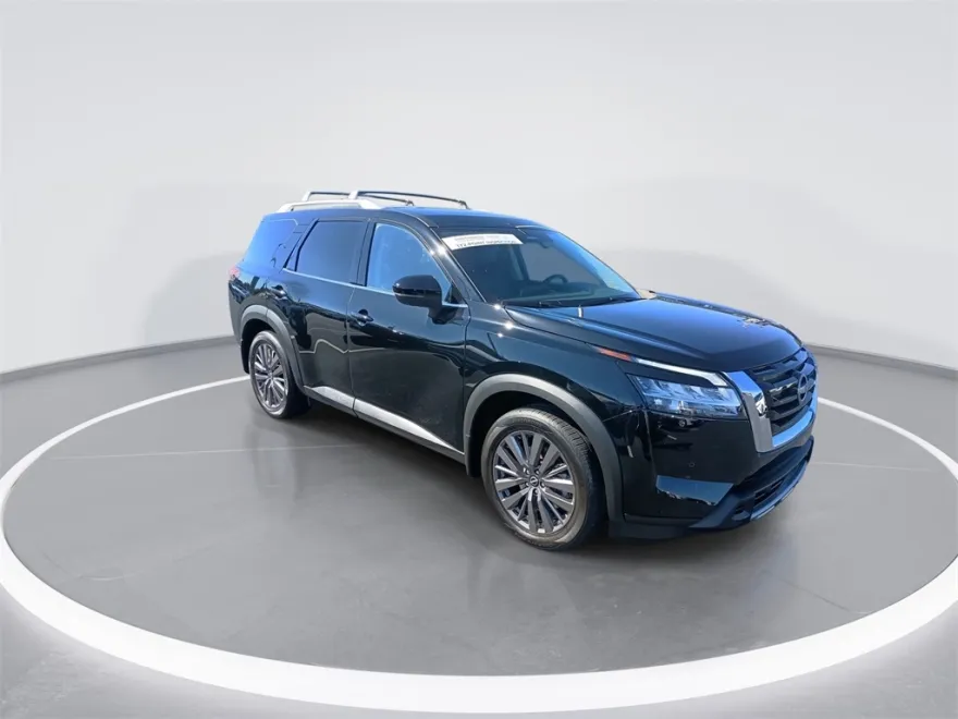2024 Nissan Pathfinder SL photo 1