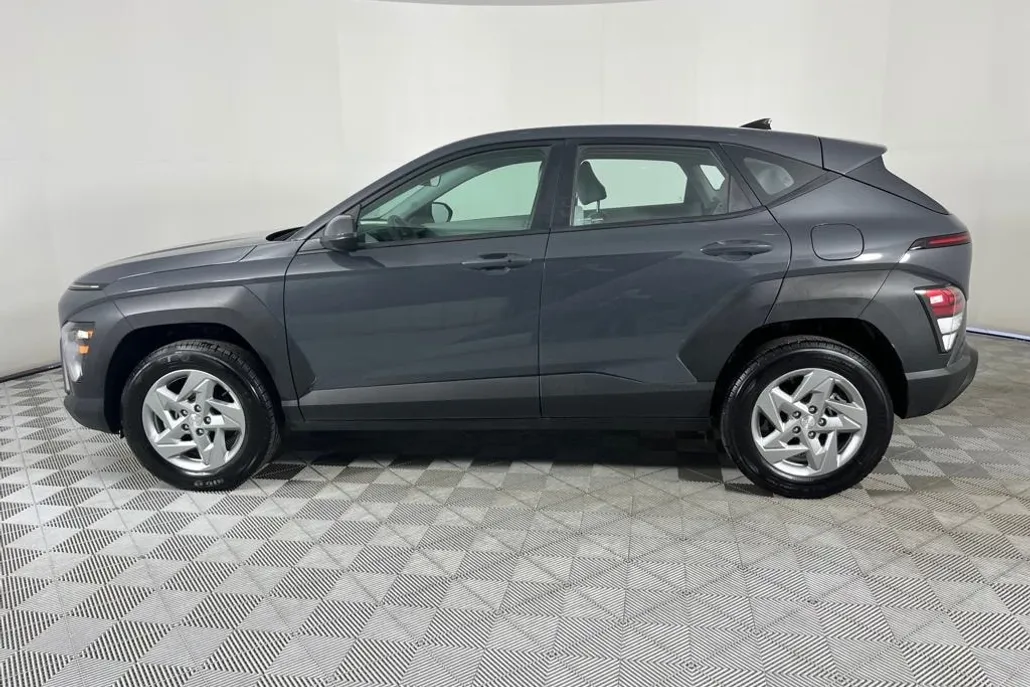 2024 Hyundai Kona SE photo 1