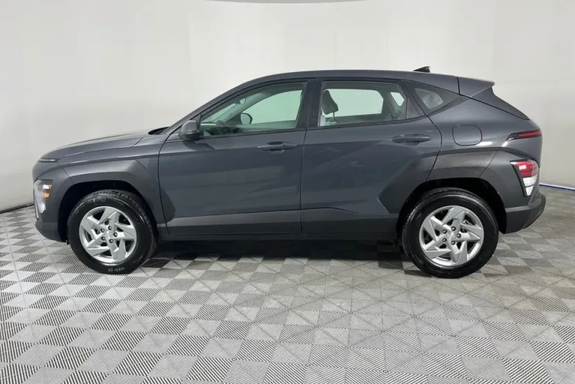 2024 Hyundai Kona SE photo 1