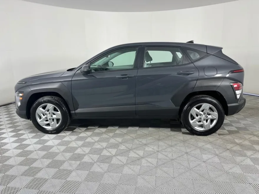 2024 Hyundai Kona SE photo 1