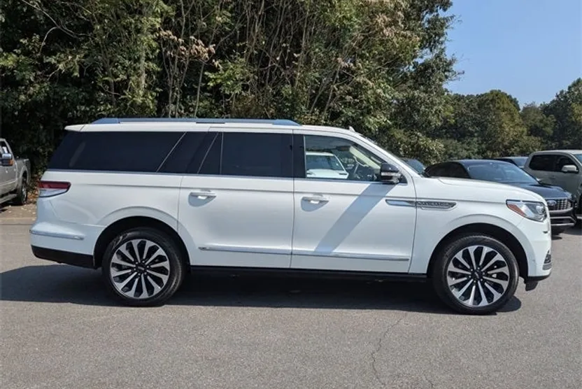 2023 Lincoln Navigator L Reserve photo 1