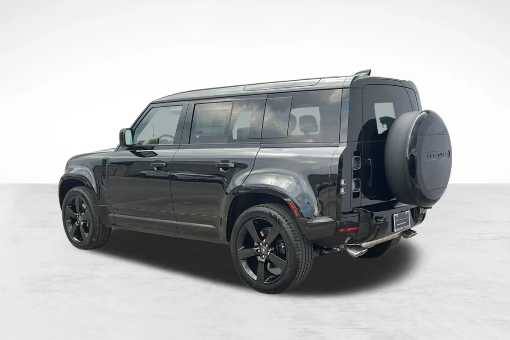 2025 Land Rover Defender 110 V8 photo 1