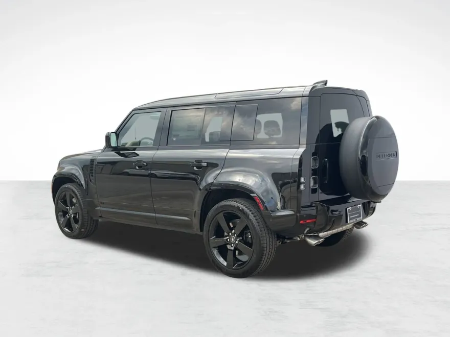 2025 Land Rover Defender 110 V8 photo 1