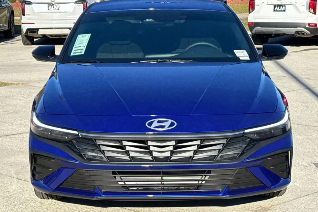 2025 Hyundai Elantra SEL Sport photo 1