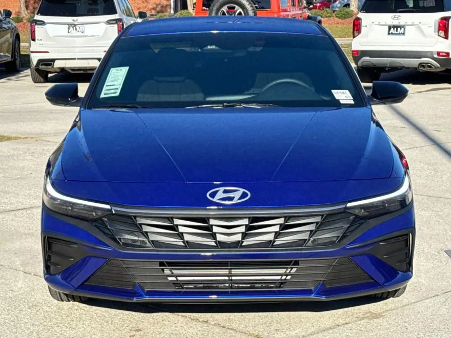 2025 Hyundai Elantra SEL Sport photo 1